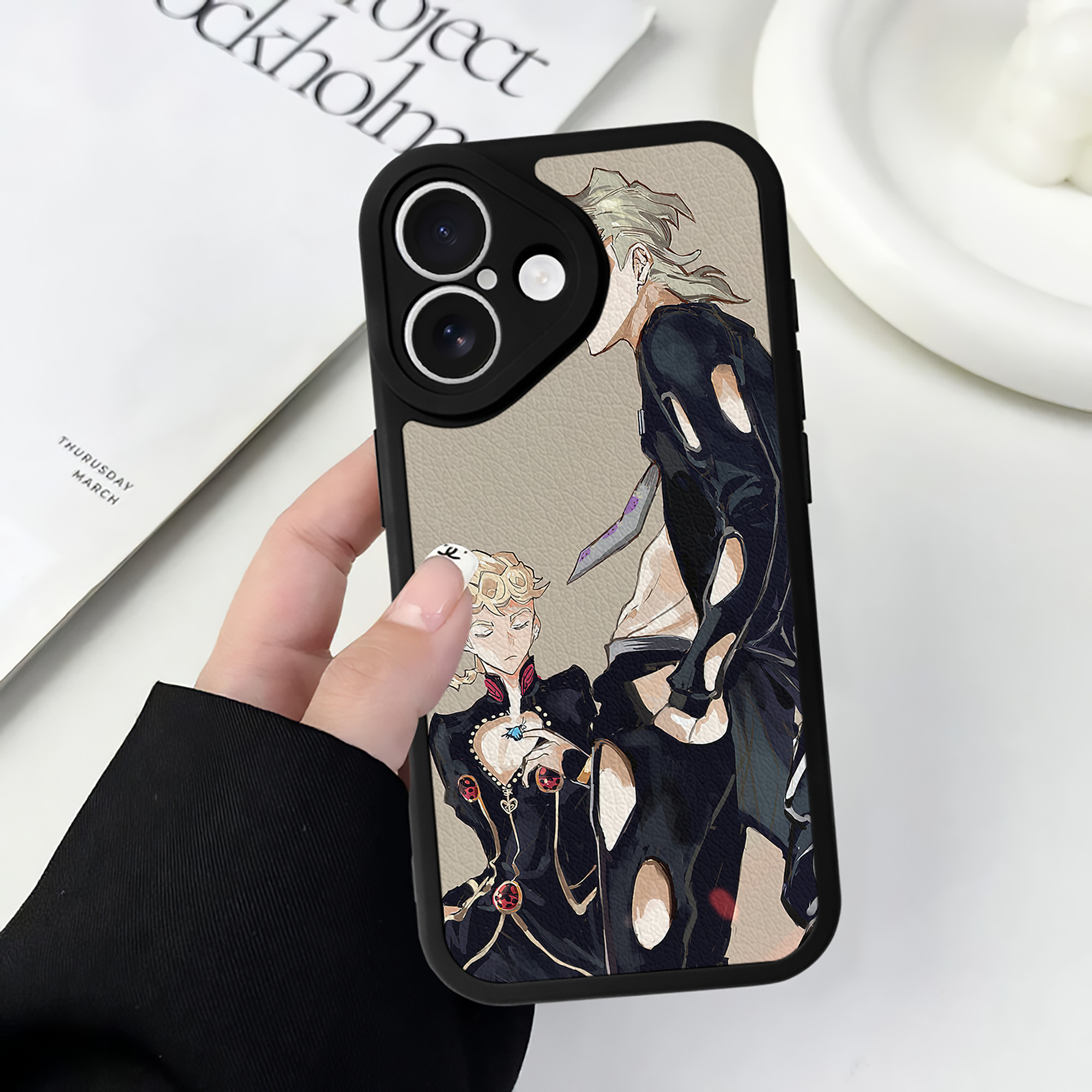 （画像用） ジョジョの奇妙な冒険 JoJo's Bizarre Adventure 【iPhone 16シリーズ対応】シリコンスマホケース（レザー調） 材質：シリコン